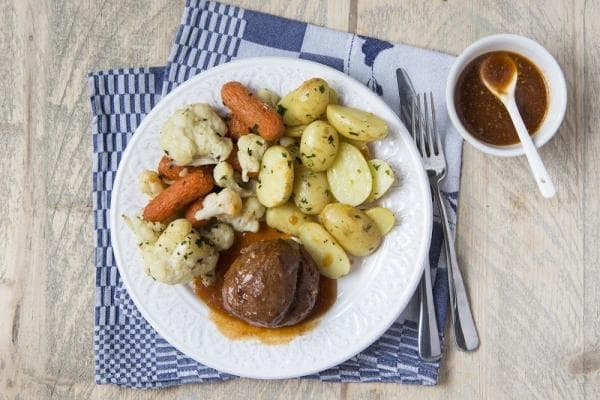 Ambachtelijke gehaktbal met lekkere jus