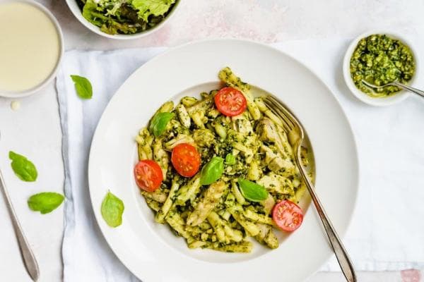 Pasta pesto met kip